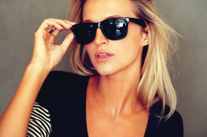 woman-in-sunglasses_phixr