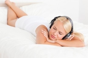 Girl on bed headphones_phixr